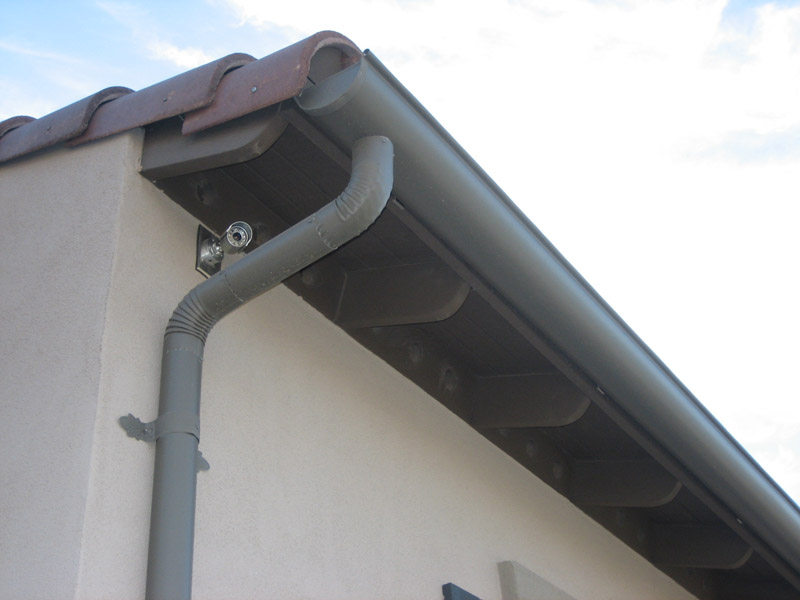 Half Round Gutter Spanish Roof w/ Contrasting Color
